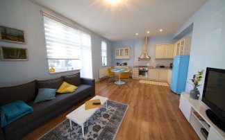 ENVIRE - Nadčasový 4i byt v centre na prenájom